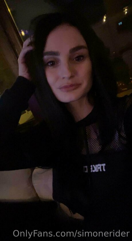 Simonerider star du porno nue des photos