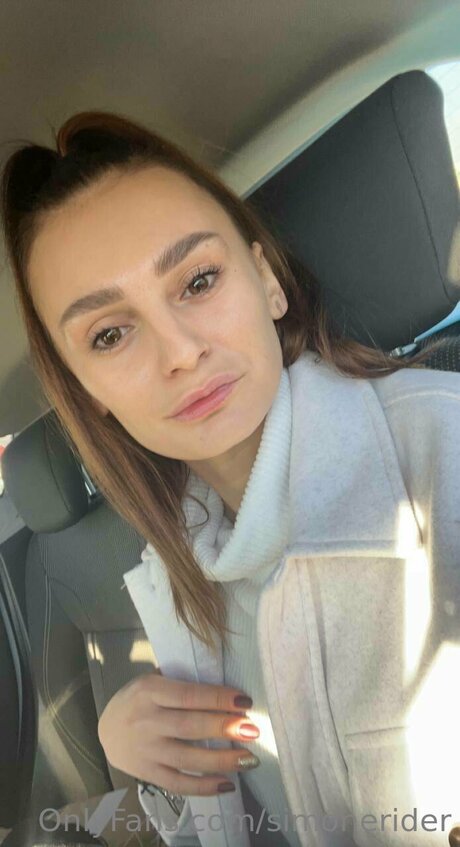 Simonerider jolie actrice galeries