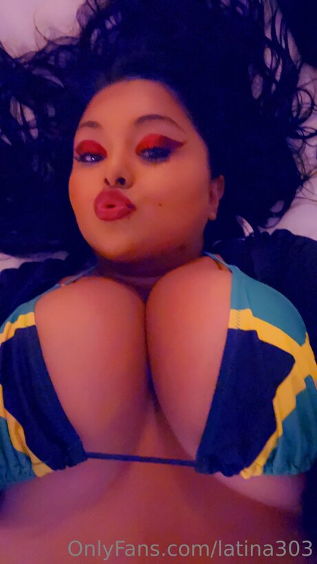 Latina303 actrice exclusive image