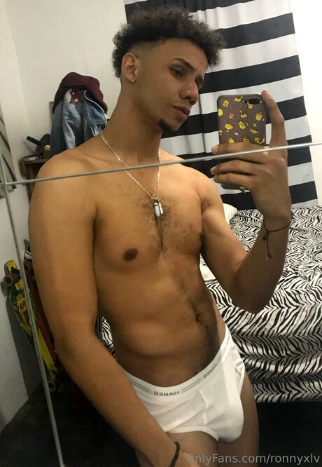 Ronnyxlv star du porno exclusive des photos