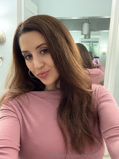 Brunette Hotwife étoile gratuite des photos