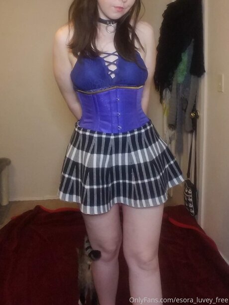 Esora Luvey Free modèle xxx archive