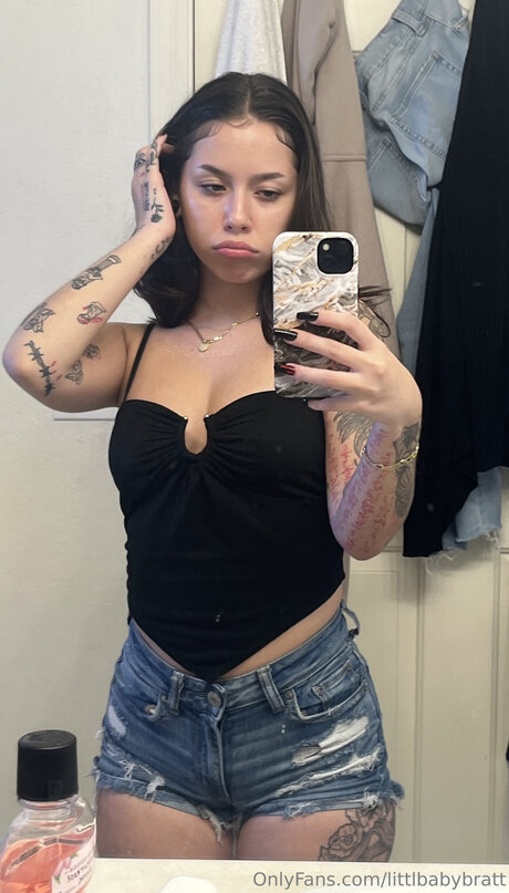 fille blanche maigre onlyfans sexy belle photos