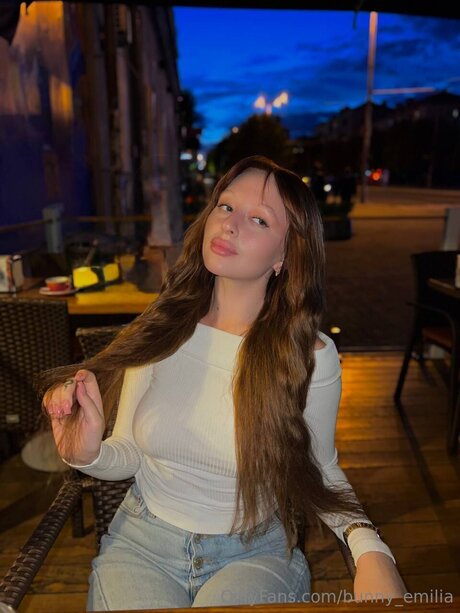 Bunny Emilia modèle nu galeries