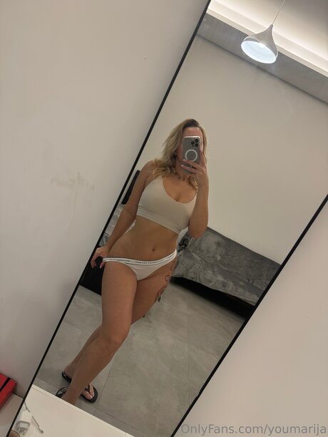 Youmarija étoile érotique galeries