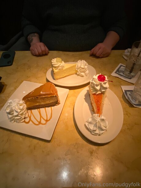 Pudgyfolk actrice sexy photo