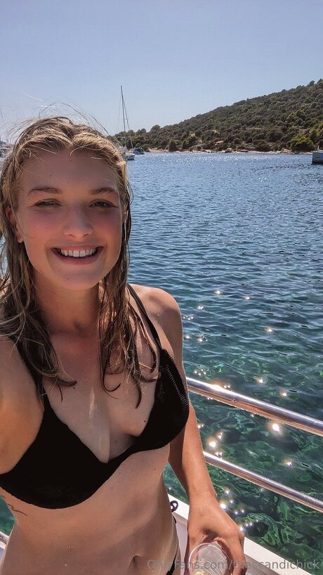 Thescandichick star du porno sympa image