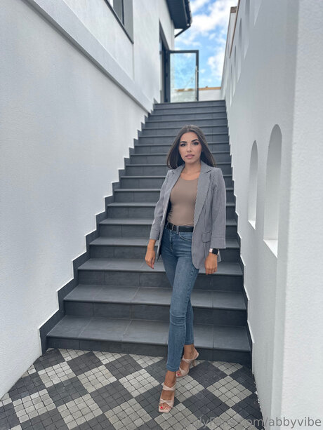 Abbyvibe modèle adulte galeries