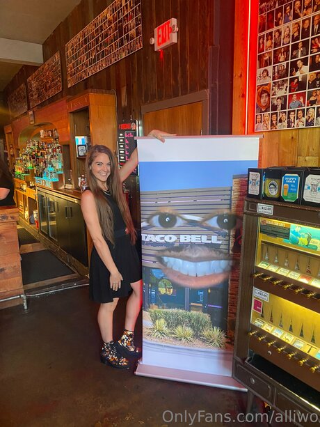 Alliwo actrice nue galerie