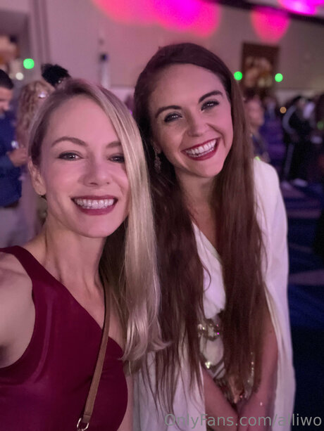 Alliwo sexe star images