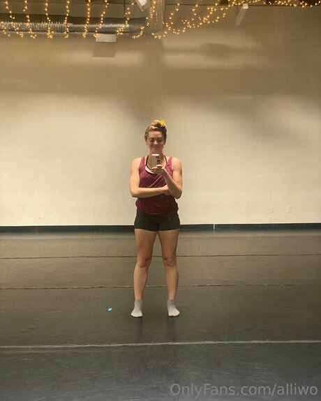 Alliwo actrice xxx galerie