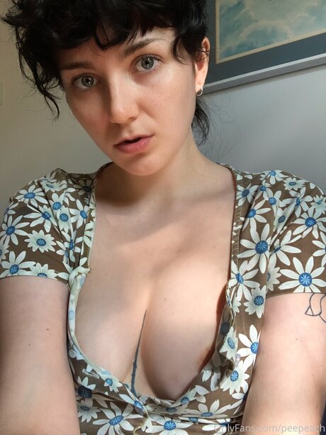 déshabillage onlyfans pornographique sympa photo