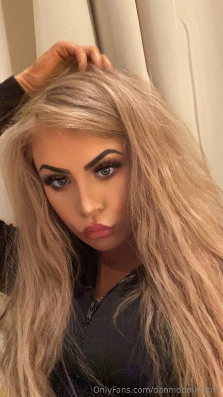 Dannidominatrix étoile nue image