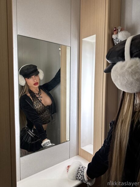 Nikkitaslayer nus de stars du porno des photos