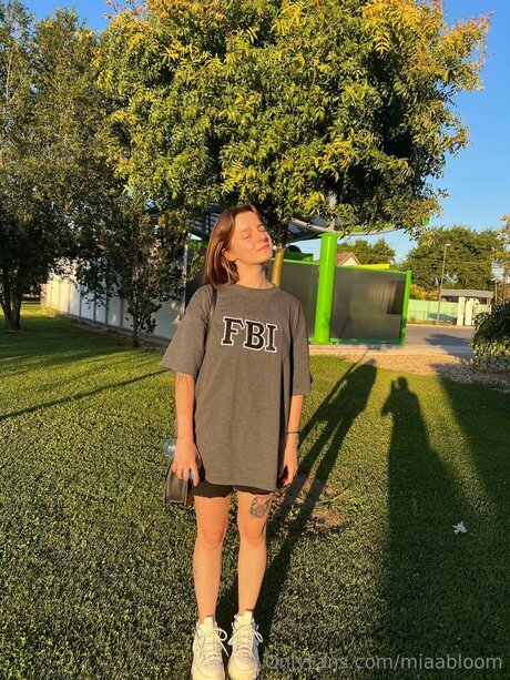 Miaabloom haut de star du porno des photos