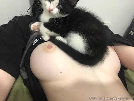 twink nu onlyfans nu pornographique image