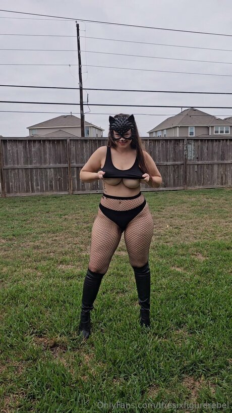 Thesixfigurerebel haut modèle photo