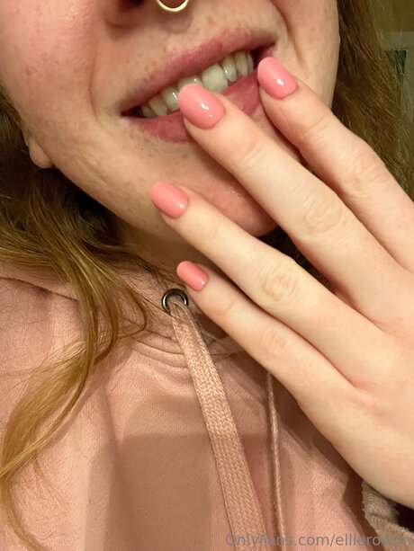 Ellierowyn actrice libre des photos