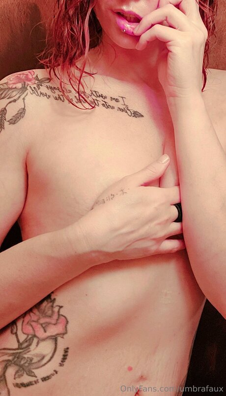 déshabillage onlyfans nu de haute qualité image