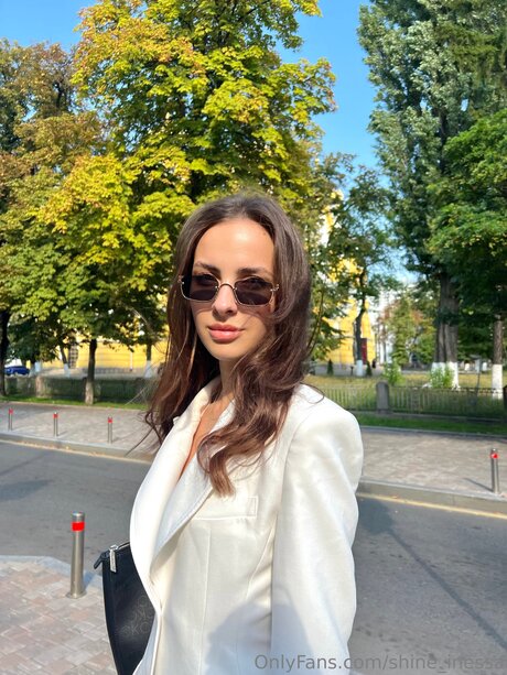 Shine Inessa actrice sexy galeries