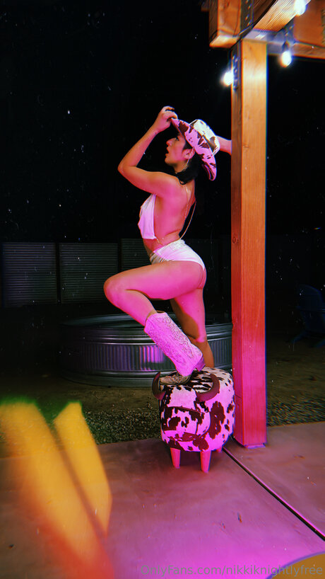 Nikkiknightlyfree modèle porno archive