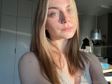 Vallmi actrice nue des photos