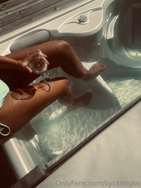 Kycklingko actrice nue galerie