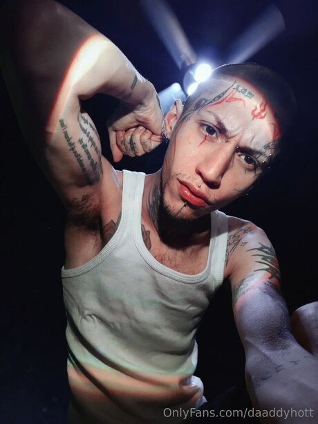 Daaddyhott modèle artistique galerie