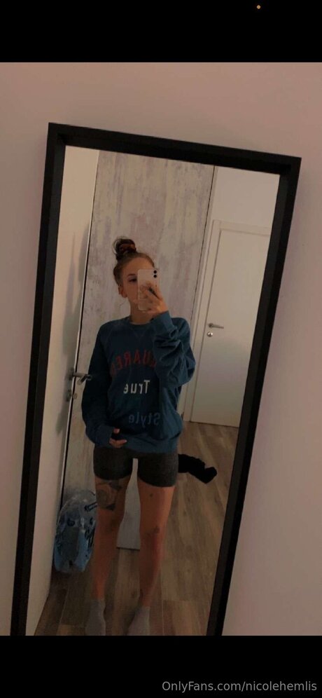 Nikkihemlis jolie star du porno photo