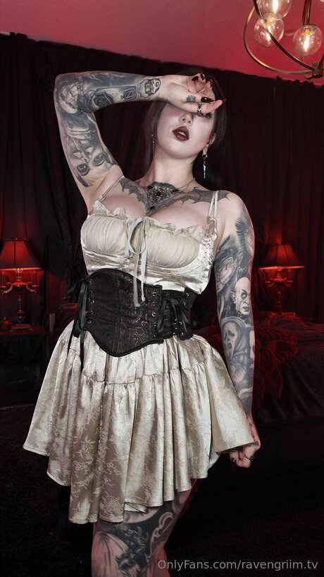 Ravengriim Tv modèle chaud collection