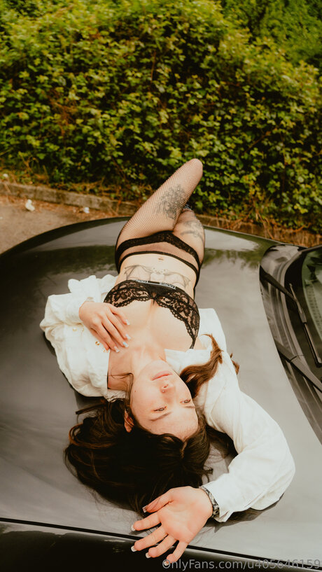 U405646159 mannequin photos