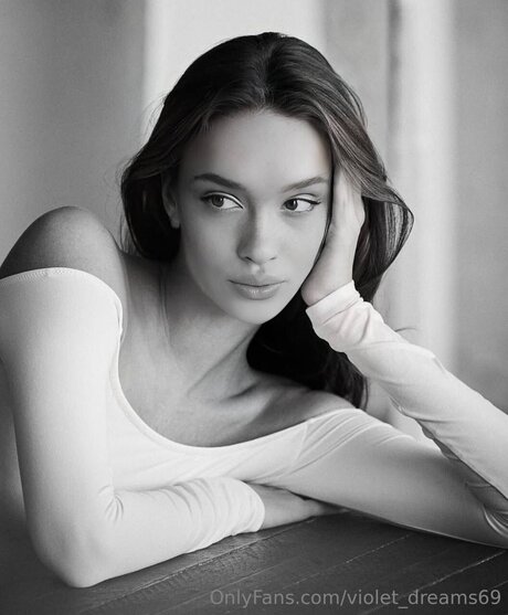 Violet Dreams69 actrice hd des photos