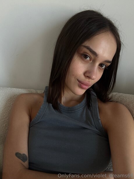 Violet Dreams69 beau modèle img