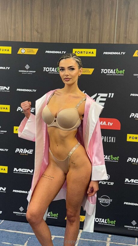 Madzialoskot modèle magnifique photo