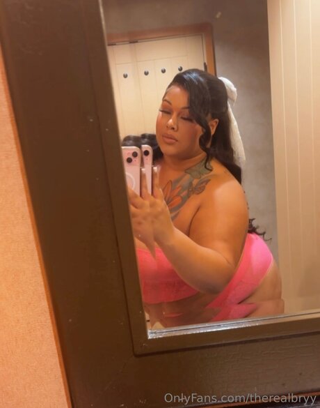 Therealbryy modèle gratuit archive