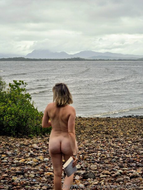 fans de chatte blanche uniquement bien chaud image