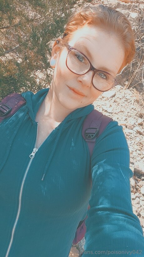 fille courbée dà côté onlyfans jolie xxx collection