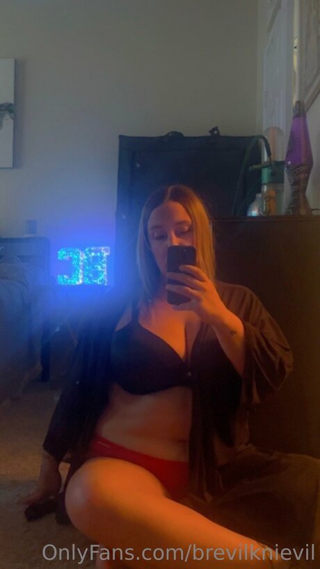 Brevilknievil nus de stars du porno img