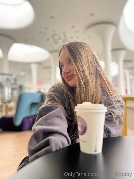 fille courbée dà côté onlyfans nue xxx photo