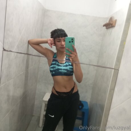 Luzgyal modèle nu image