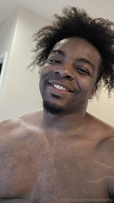 Theothercy star érotique des photos