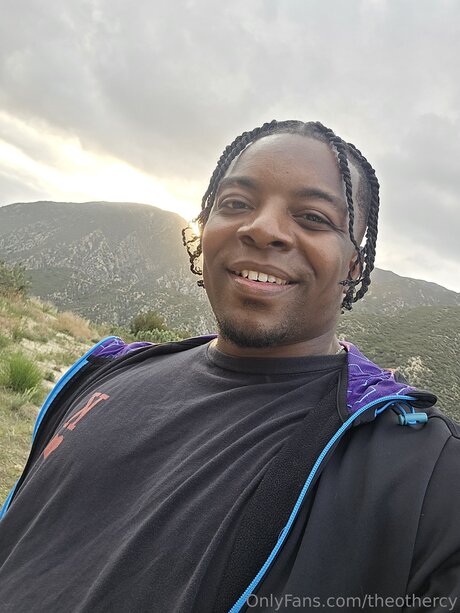 Theothercy modèle magnifique image