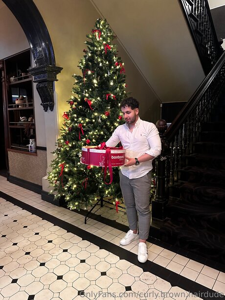 Curly Brown Hairdude actrice exclusive collection