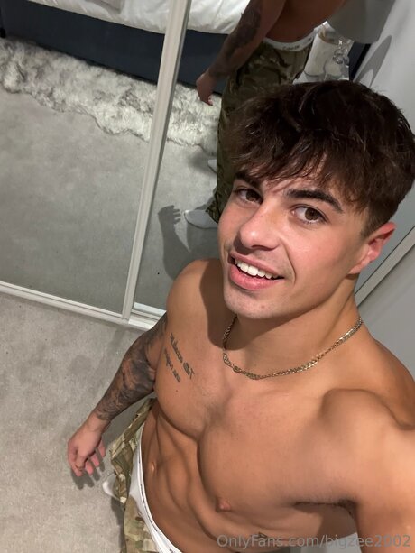 Bigzee2002 modèle magnifique photos