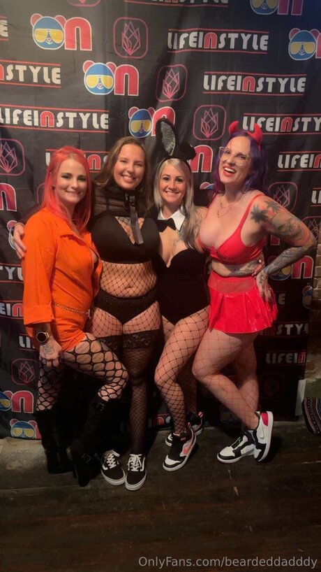 fans de monstres uniquement assez hd img