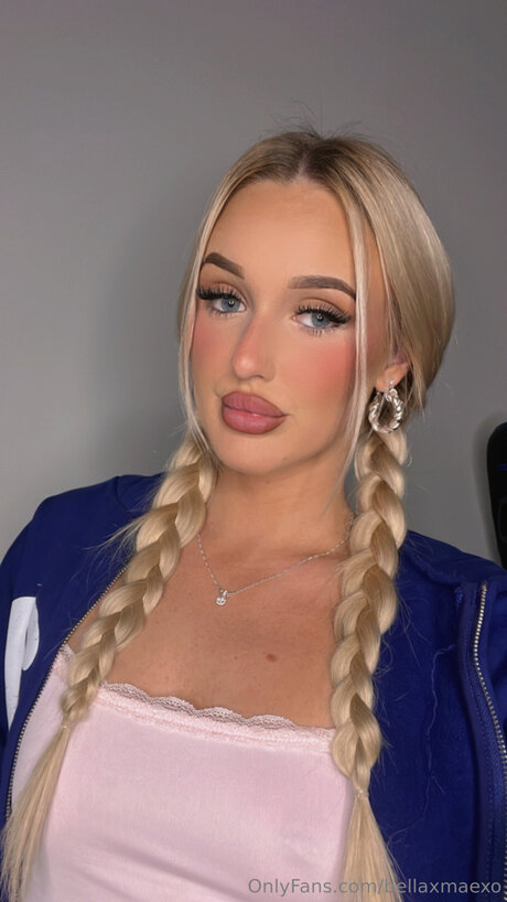 Bellaxmaexo actrice de nus archive