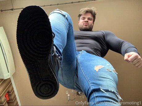 Goldenpromoting1 nus de stars du porno galerie