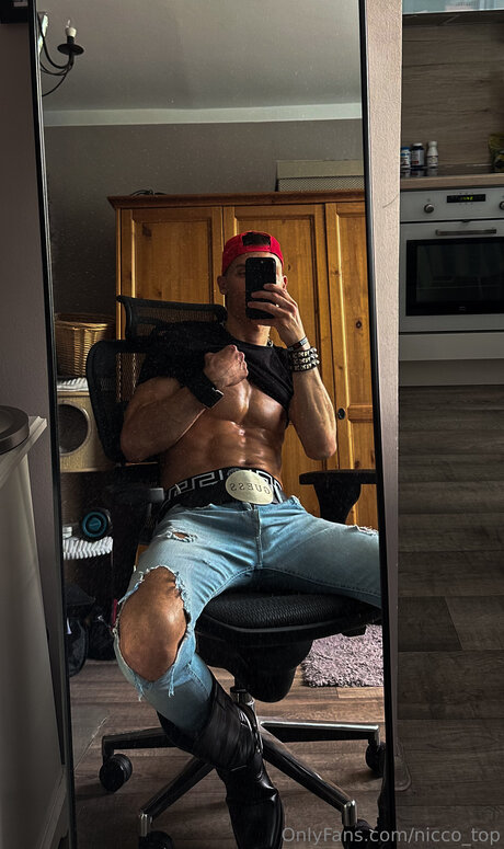 Nicco Top modèle magnifique images