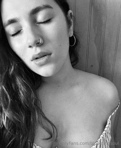 Bloomingsoul star du porno exclusive photo