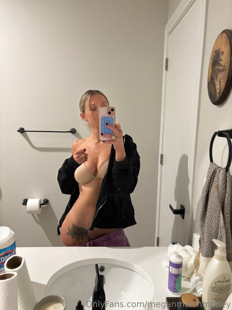 Meganmakinmoney modèle parfait galerie